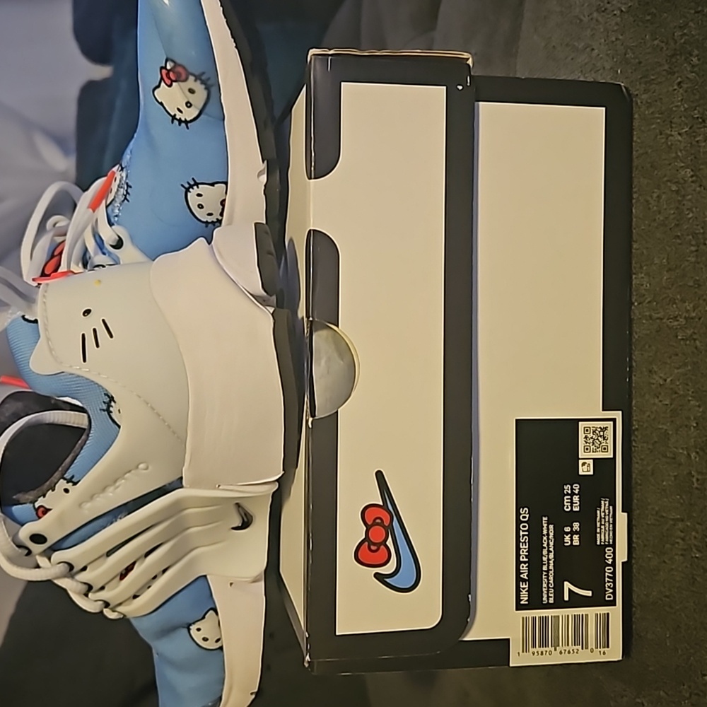 Hello Kitty Nike